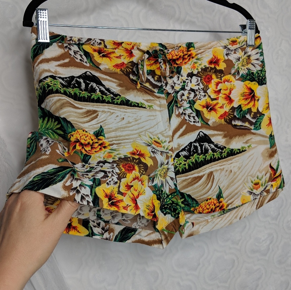 Expressions Hawaiian Print Drawstring Beach Shorts - Picture 5 of 7